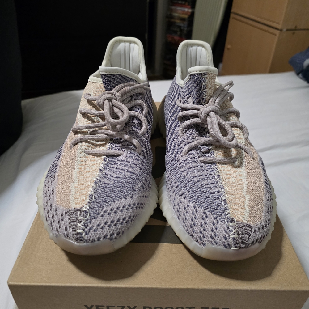 Yeezy Boost 350 V2 Sneakers